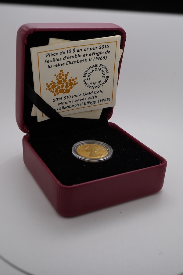 Gold coins, Canada gold $10, 2015, Maple leaves with effigy of Queen Elizabeth II, with case of issue and certificate 1346/1500